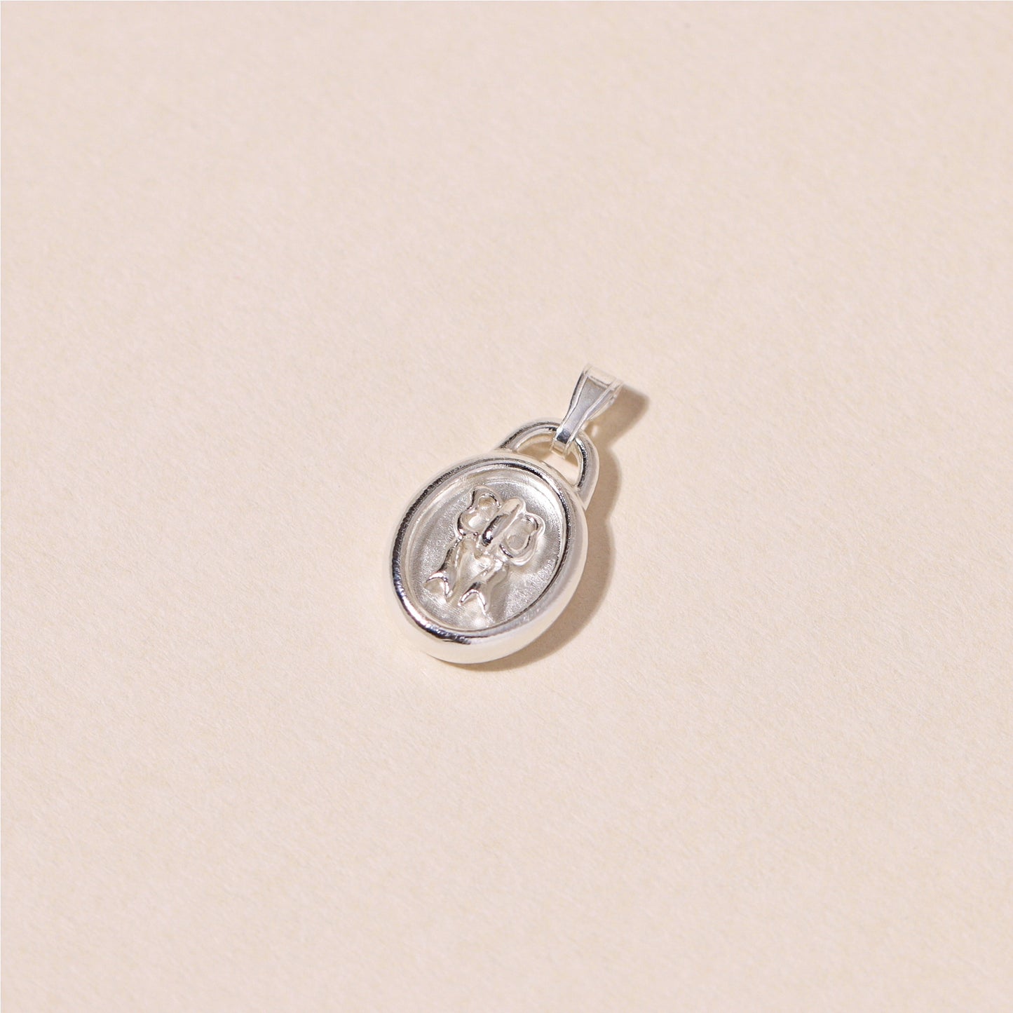 Sweet Oval-Framed Bow Charm Necklace