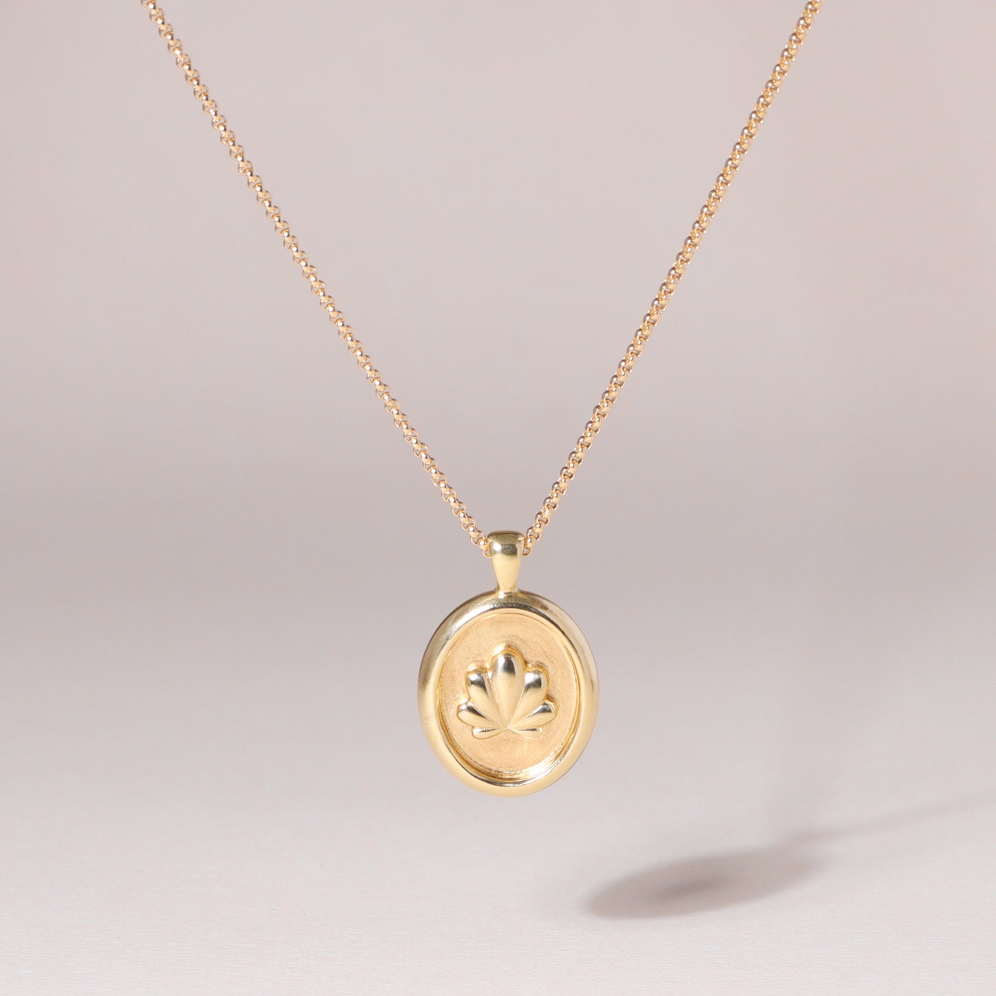 Oval-Framed Shell Charm Necklace 14K Solid Gold